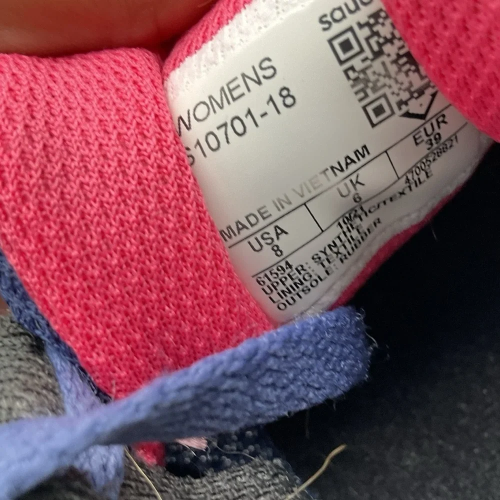 Saucony‎ Blue and Pink Athletic Sneakers